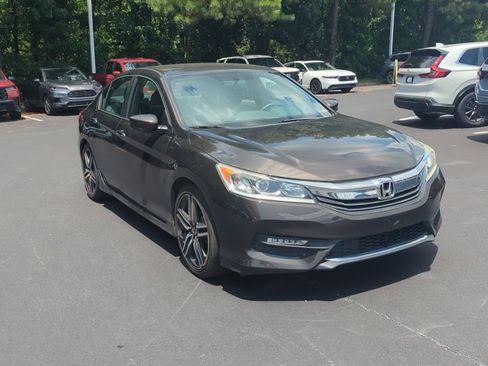 Used 2017 Honda Accord Sport image 3