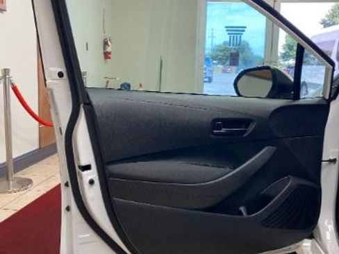 Used 2023 Toyota Corolla LE FWD image 8