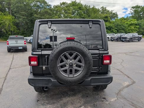 Used 2024 Jeep Wrangler Sport AWD/4WD image 6