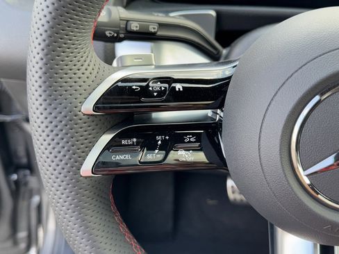 Used 2024 Mercedes-Benz EQB 300 4MATIC image 23