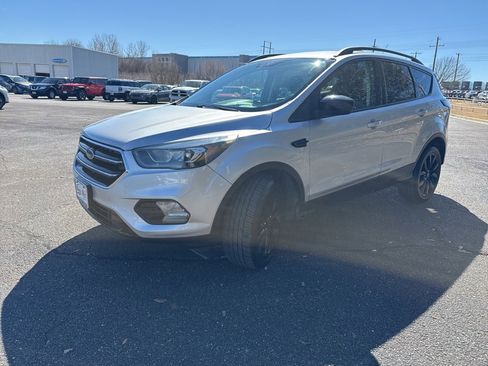 Used 2018 Ford Escape SE w/ SE Sport Appearance Package image 7