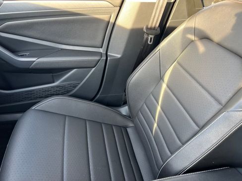 Used 2024 Volkswagen Jetta SE image 25