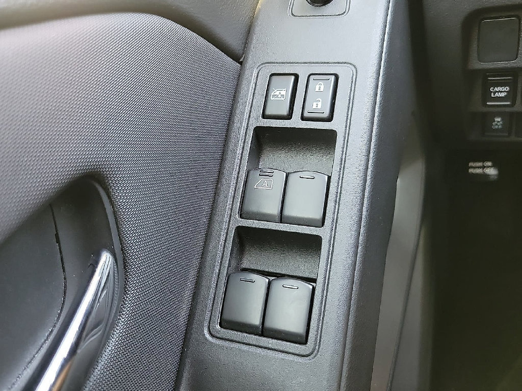 Used 2024 Nissan Frontier SV AWD/4WD image 13