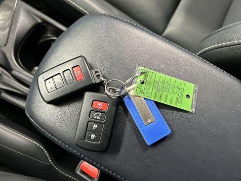 Used 2018 Toyota RAV4 Limited w/ All Weather Liner Package image 12