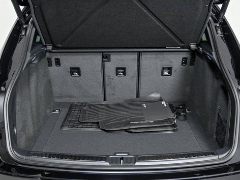 New 2026 Porsche Macan AWD/4WD image 30