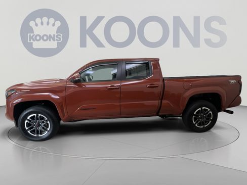 Used 2025 Toyota Tacoma TRD Sport w/ TRD Sport Upgrade Package AWD/4WD image 5