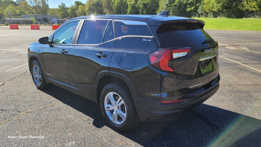 Used 2024 GMC Terrain SLE AWD/4WD image 9