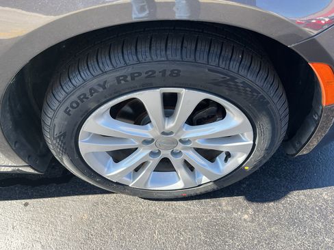 Used 2016 Chrysler 200 Limited w/ Convenience Group image 33