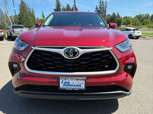 Used 2021 Toyota Highlander LE AWD/4WD image 7
