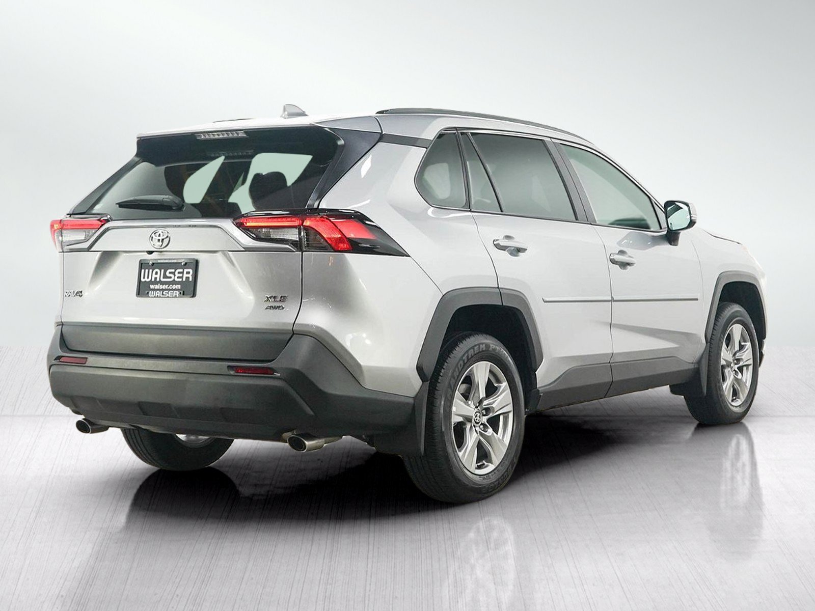 Used 2024 Toyota RAV4 XLE AWD/4WD image 5