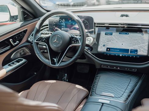 Used 2025 Mercedes-Benz E 450 4MATIC All-Terrain Wagon w/ MBUS Superscreen Package image 9