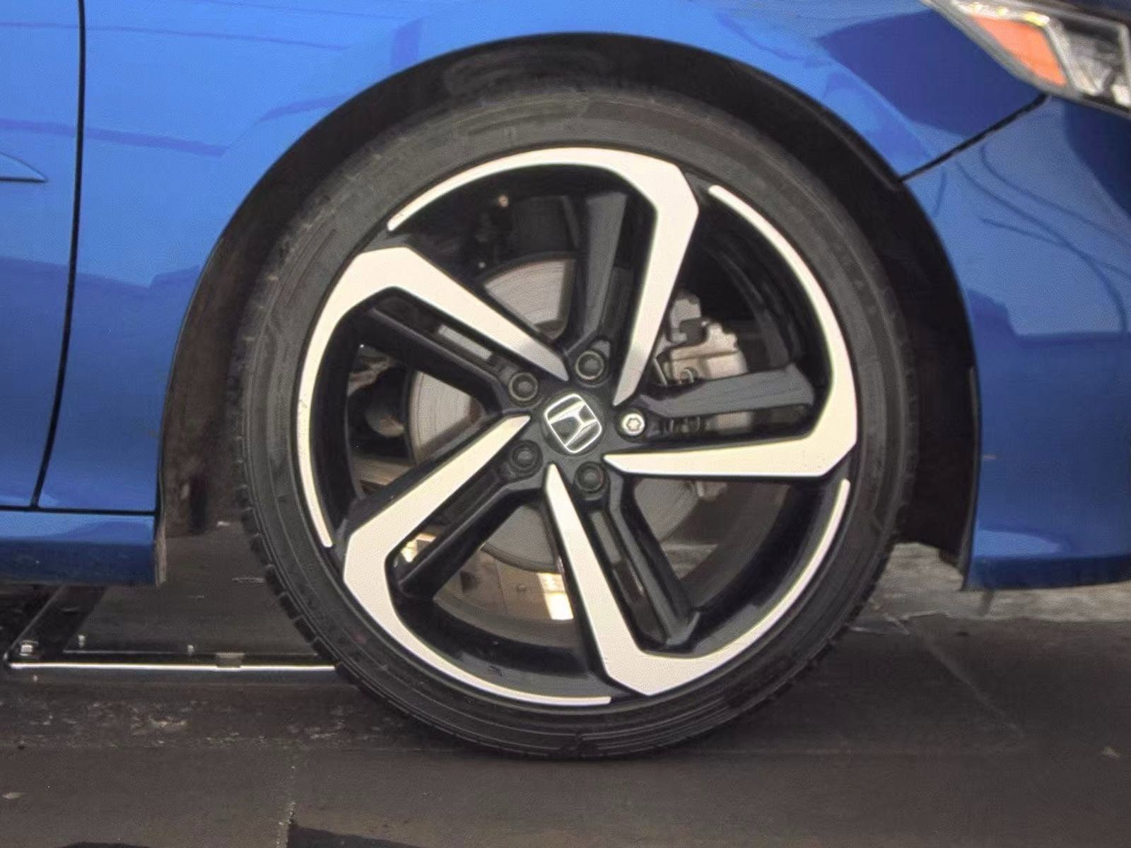 Used 2018 Honda Accord Sport image 12