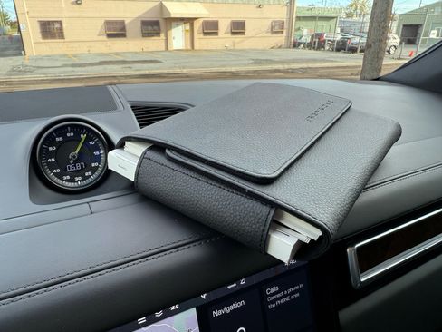 Used 2020 Porsche Cayenne E-Hybrid image 44