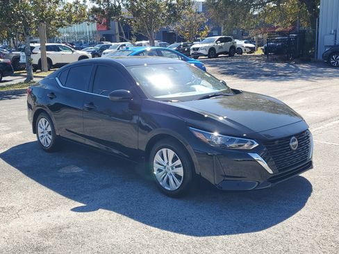 Certified 2025 Nissan Sentra S image 3