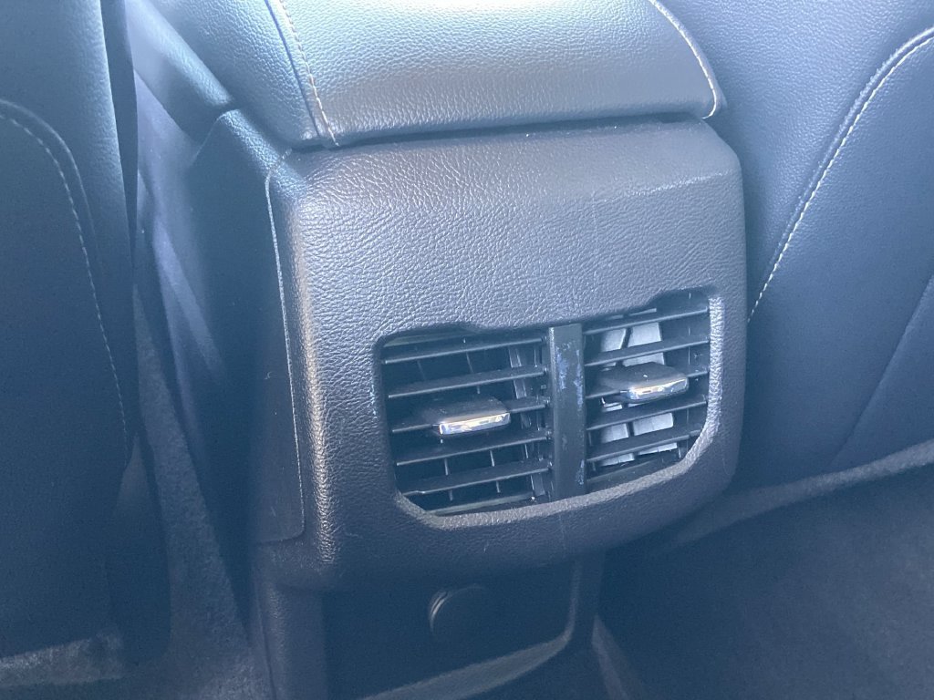 Used 2018 Ford Fusion SE w/ Equipment Group 201A FWD image 17