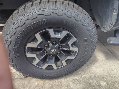 Used 2020 Toyota Tacoma TRD Off-Road AWD/4WD image 10