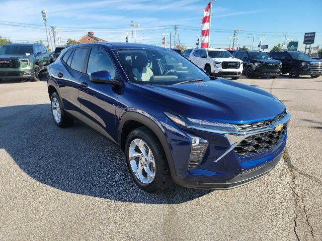 Certified 2024 Chevrolet Trax LS w/ LS Convenience Package FWD image 11
