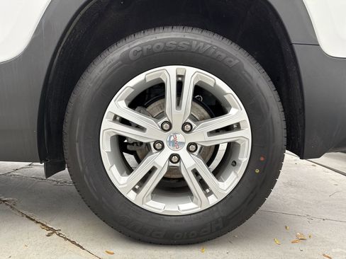 Used 2022 GMC Terrain SLE image 25