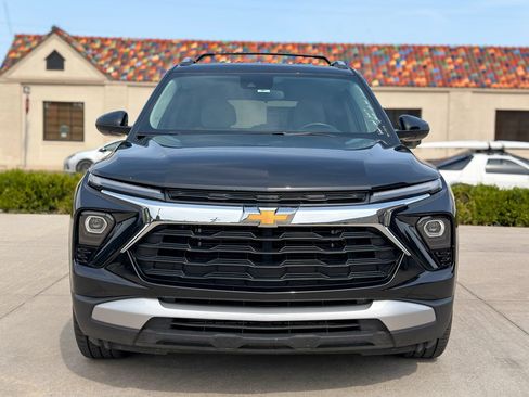 Used 2025 Chevrolet TrailBlazer LT w/ LT Cold Weather Package FWD image 2