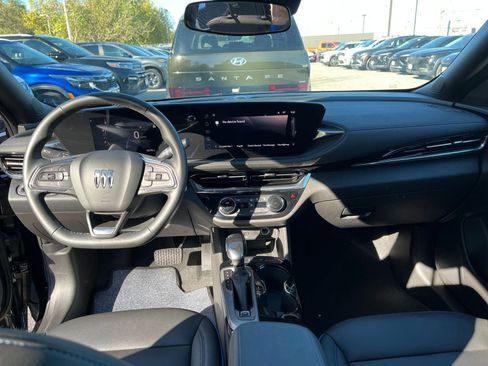 Used 2025 Buick Envista Sport Touring image 32