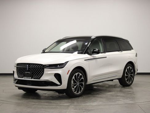 Used 2024 Lincoln Nautilus Reserve AWD/4WD image 4