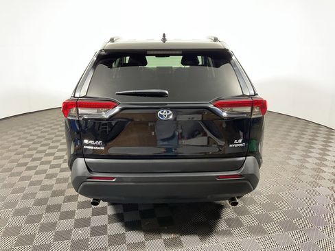 Used 2021 Toyota RAV4 LE image 11
