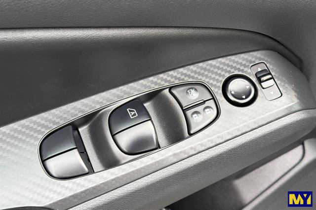 Used 2024 Nissan Altima 2.5 SV FWD image 12