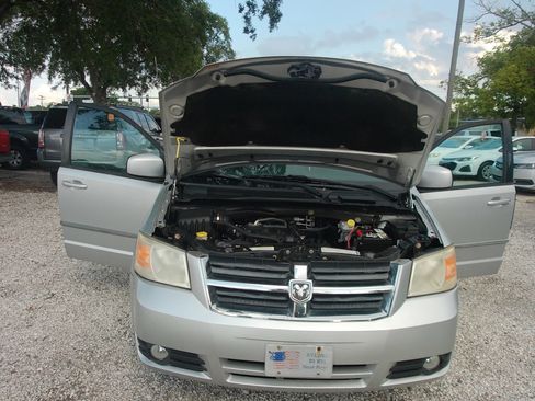 Used 2010 Dodge Grand Caravan SXT FWD image 37