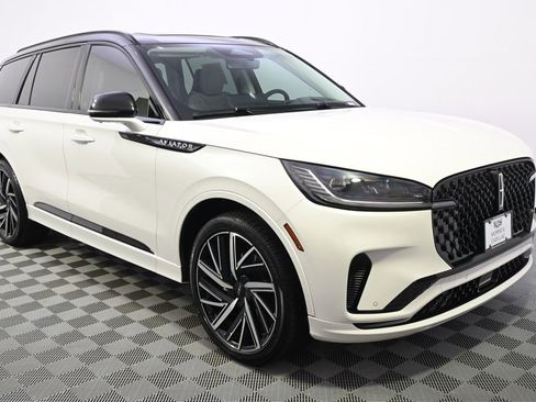 Used 2025 Lincoln Aviator Reserve w/ Equipment Group 201A AWD/4WD image 8