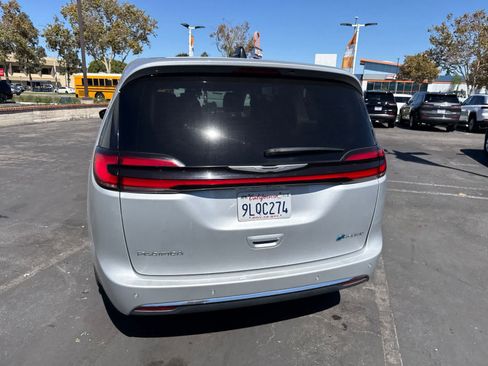Used 2024 Chrysler Pacifica Limited FWD image 18