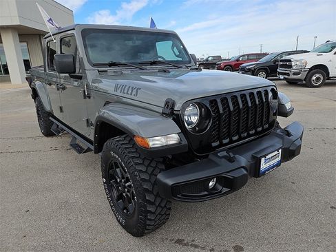 Used 2021 Jeep Gladiator Willys image 10
