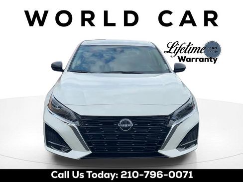 Used 2025 Nissan Altima 2.5 SV FWD image 2