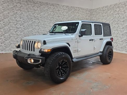 Used 2019 Jeep Wrangler Unlimited Sahara image 4