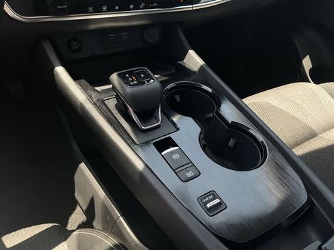 Used 2025 Nissan Rogue SV FWD image 20