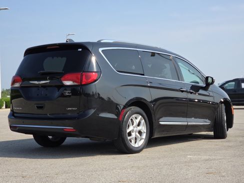 Used 2020 Chrysler Pacifica Limited FWD image 19