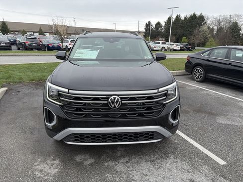 New 2026 Volkswagen Atlas Peak Edition AWD/4WD image 2