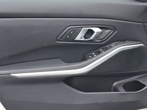 Used 2025 BMW 330i xDrive Sedan w/ Premium Package image 9