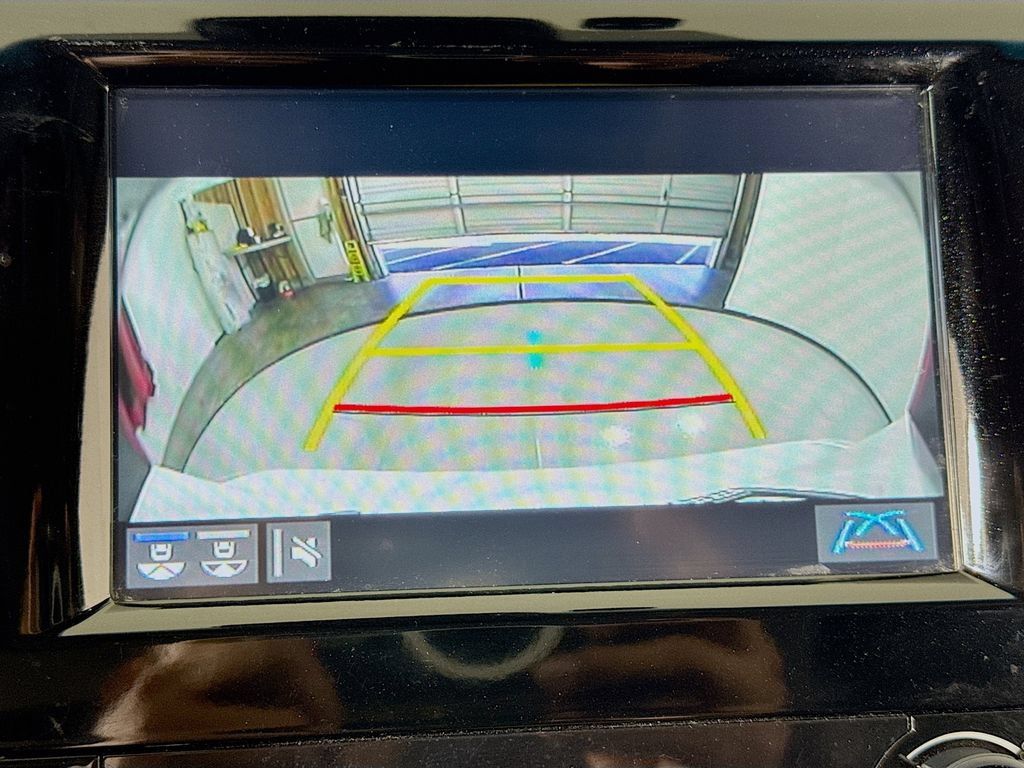 Used 2018 Toyota Camry SE w/ Moonroof Package FWD image 30