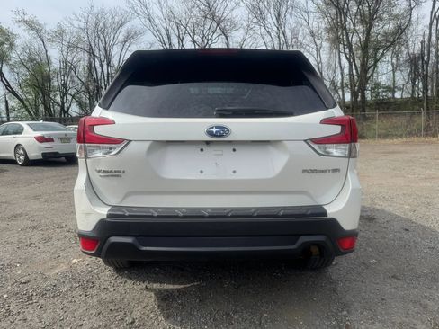 Used 2019 Subaru Forester Premium image 5