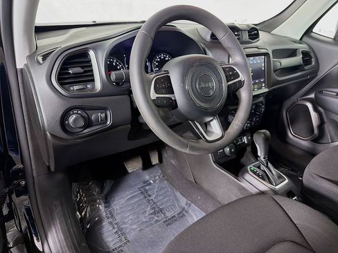 Used 2023 Jeep Renegade Latitude AWD/4WD image 9