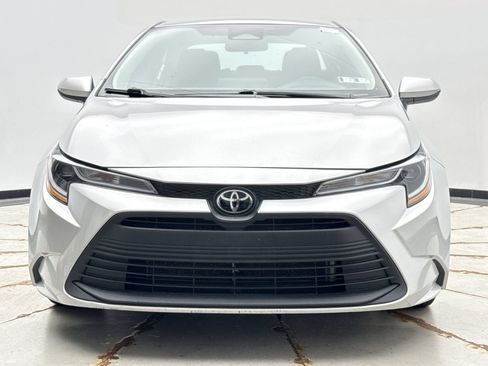 Used 2023 Toyota Corolla LE FWD image 8