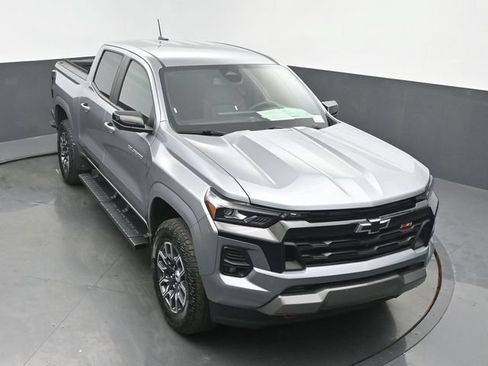 Used 2025 Chevrolet Colorado Z71 w/ Technology Package AWD/4WD image 43