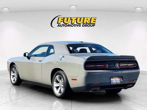 Used 2019 Dodge Challenger SXT RWD image 6