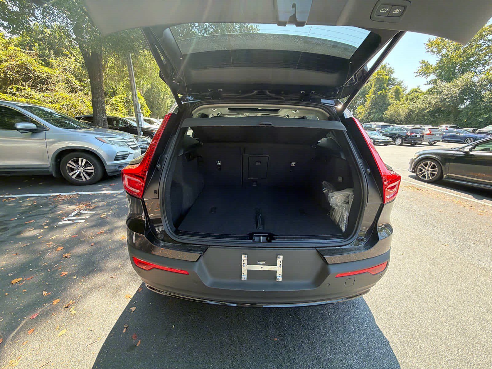 Certified 2026 Volvo XC40 B5 Plus AWD/4WD image 23