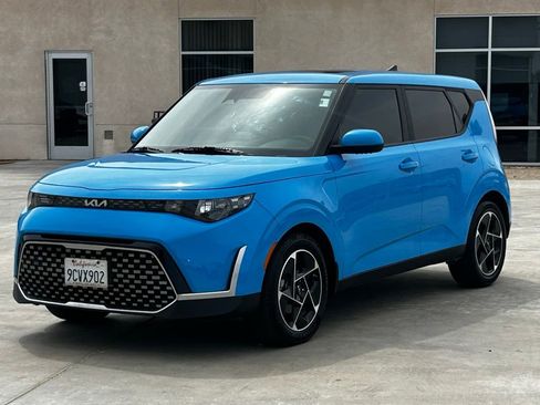 Used 2023 Kia Soul EX image 3