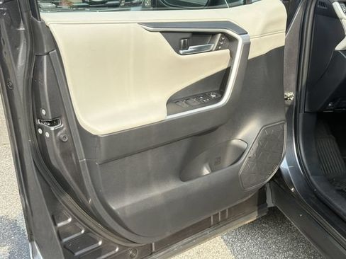 Used 2022 Toyota RAV4 Limited AWD/4WD image 10