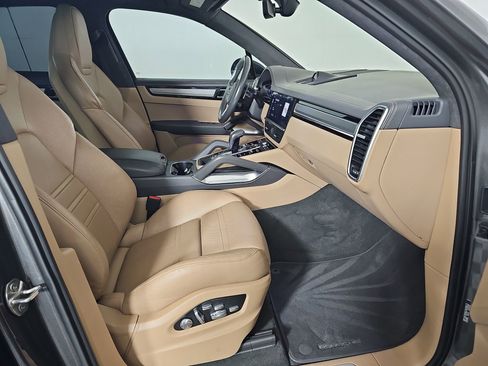 Used 2020 Porsche Cayenne Turbo image 20