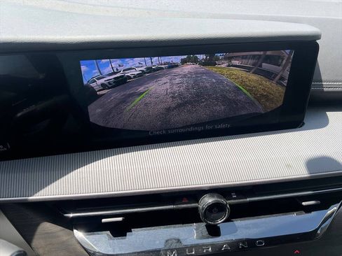 Used 2025 Nissan Murano SV FWD image 13