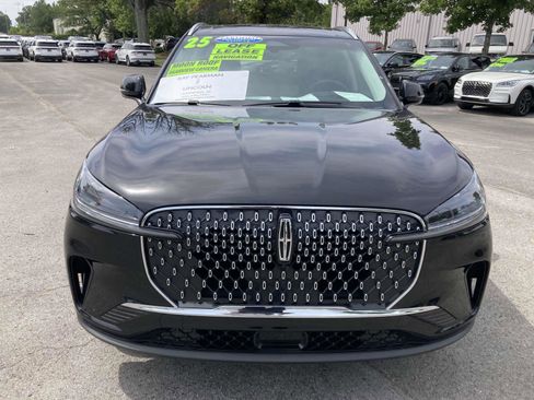 Certified 2025 Lincoln Aviator AWD w/ Equipment Group 101A image 12