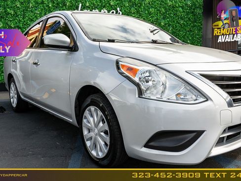 Used 2018 Nissan Versa SV FWD image 4